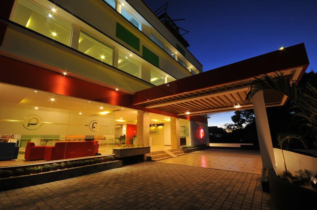 Pratama Hotel & Convention Ματαράμ Εξωτερικό φωτογραφία